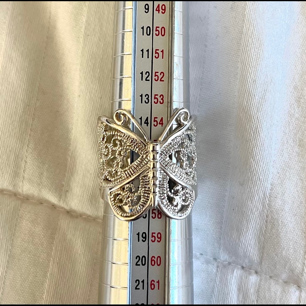 Butterfly ring